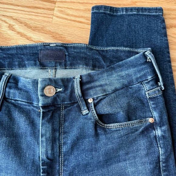 Mother The Looker Crop Jeans in On The Edge Dark Blue Wash in Size 27 - Picture 3 of 9